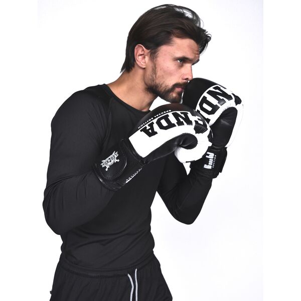 Перчатки боксерские Legenda B&W Edition Black/White 7213 Интернет-магазин Ok-Sport.kz Перчатки боксерские Legenda B&W Edition Black/White 7213 Интернет-магазин Ok-Sport.kz